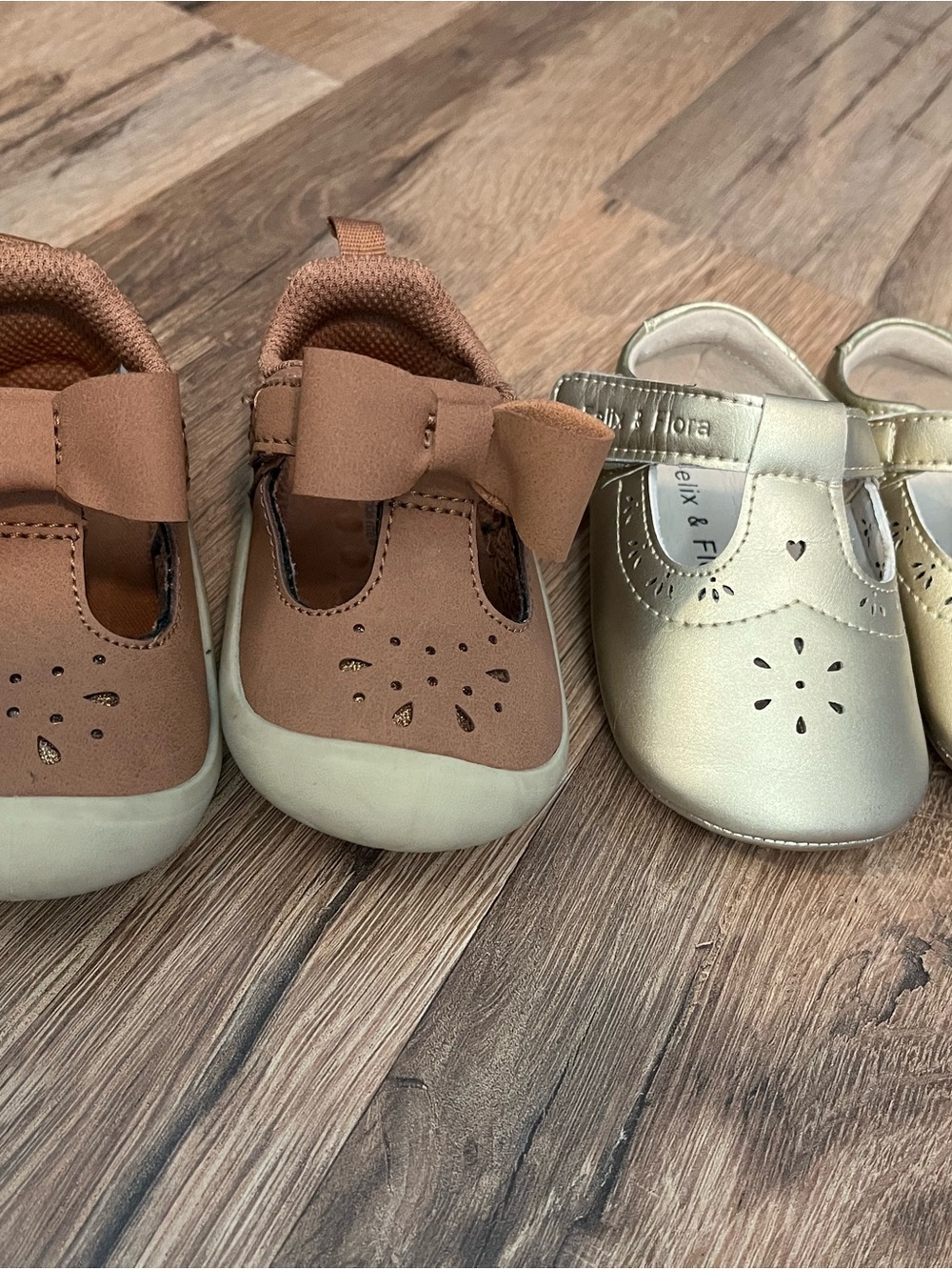 Toddler Bow Mary Jane Shoes - Tan and Gold